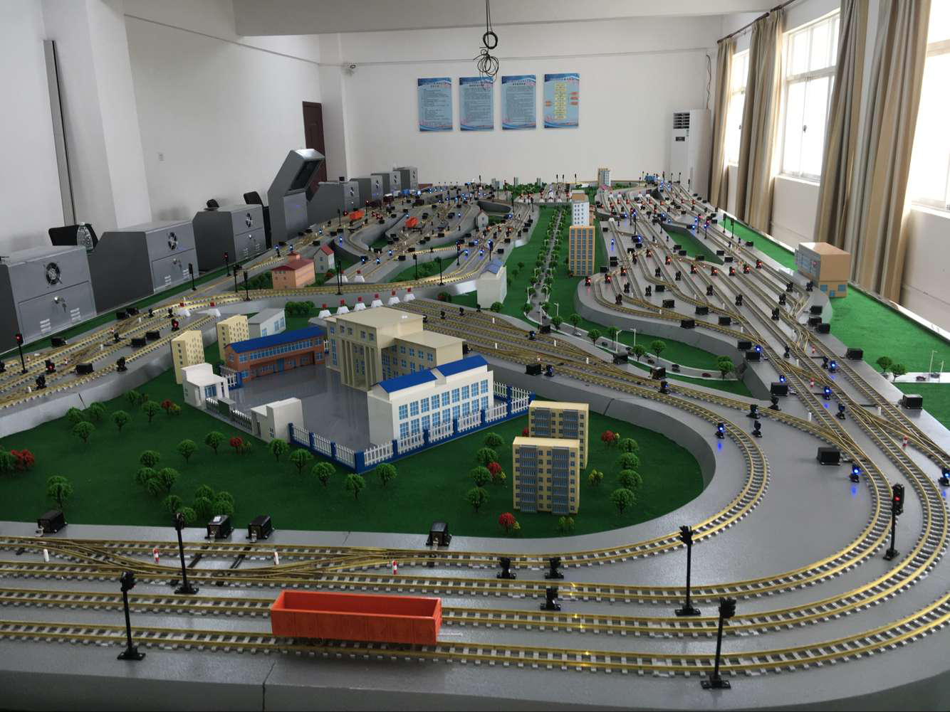 高鐵沙盤實訓(xùn)設(shè)備