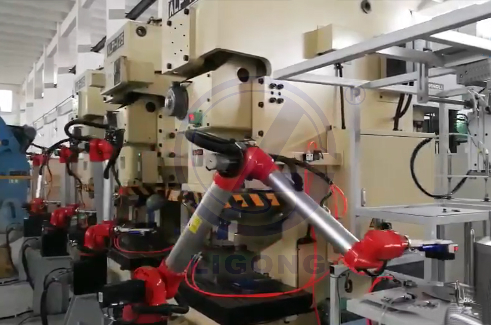 沖壓生產(chǎn)線工業(yè)機器人